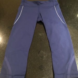 Lululemon cropped leggings. Purple/Blue. Size 6.